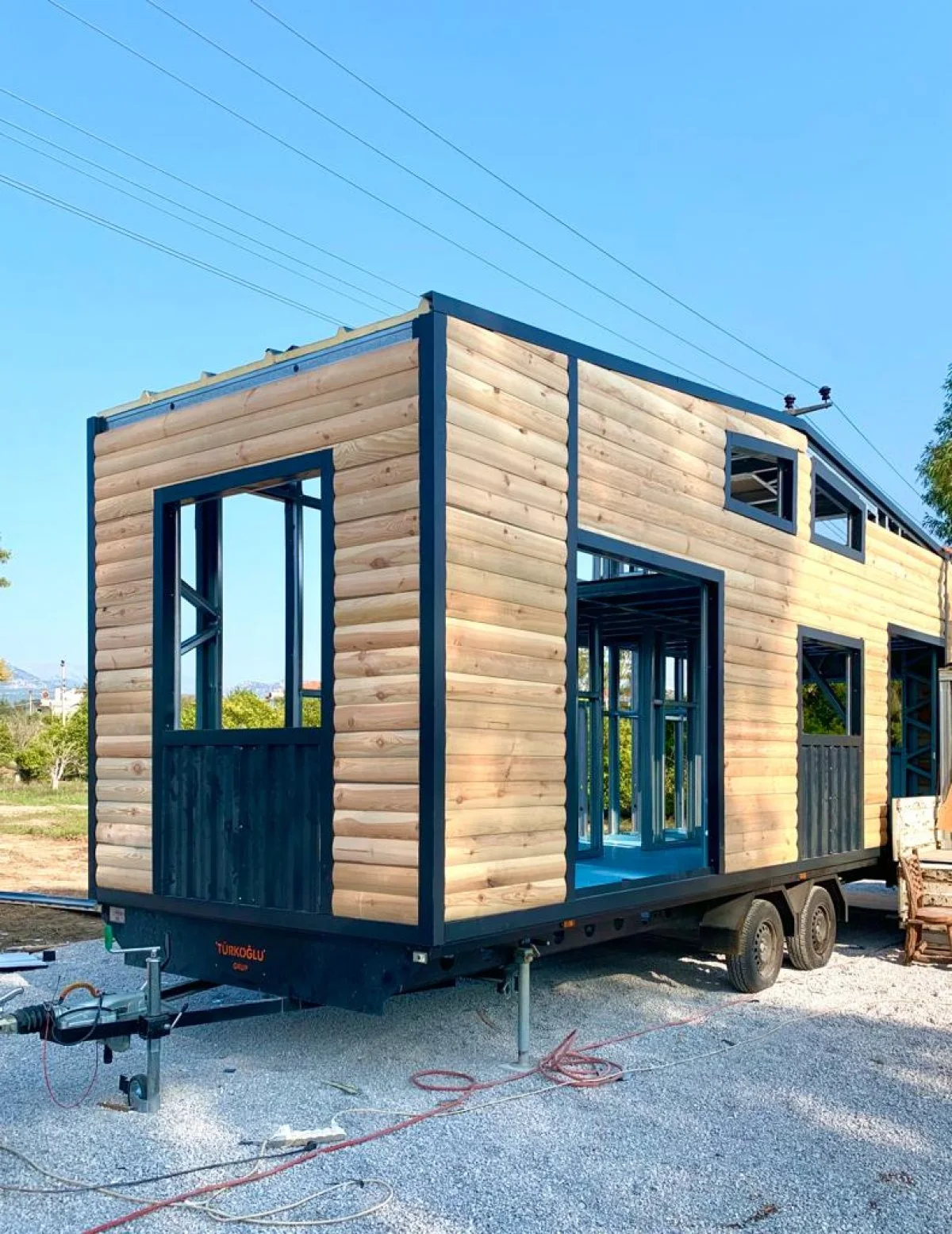 Tamamlanan ahşap kaplamalı tiny house